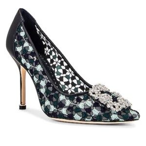 Manolo Blahnik. Size 38. Hangisi. 38.5